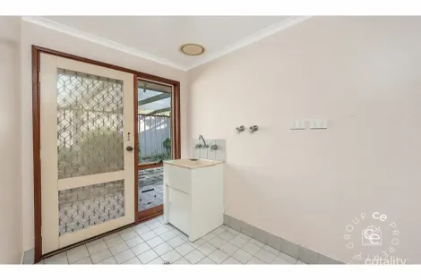 Property photo of 1 Giles Thorpe Crescent Mount Pleasant SA 5235