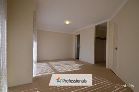 Property photo of 16 Cleveland Court Meadow Springs WA 6210