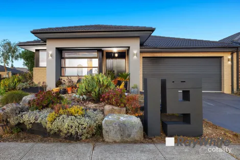 Property photo of 19 Calabrese Circuit Clyde North VIC 3978