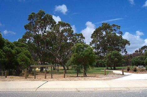 94 Oaklands Ave, Halls Head, WA 6210