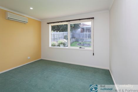 Property photo of 16 Sydney Parkinson Avenue Endeavour Hills VIC 3802