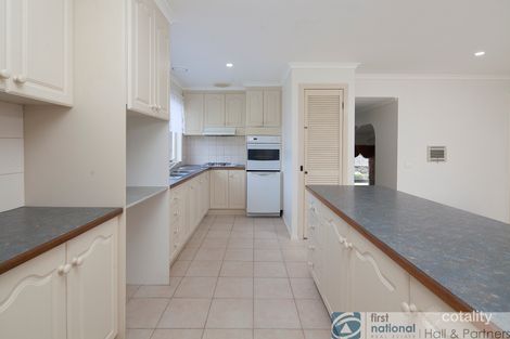 Property photo of 16 Sydney Parkinson Avenue Endeavour Hills VIC 3802