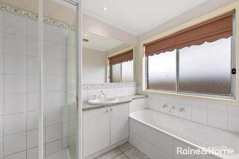 Property photo of 15 Bedingham Drive Hillside VIC 3037