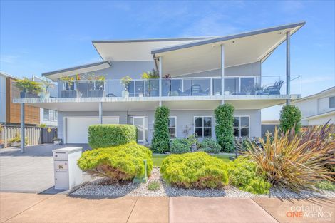 Property photo of 24 Seaside Circuit Caves Beach NSW 2281