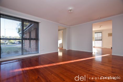 Property photo of 60 Crossdale Rise Endeavour Hills VIC 3802