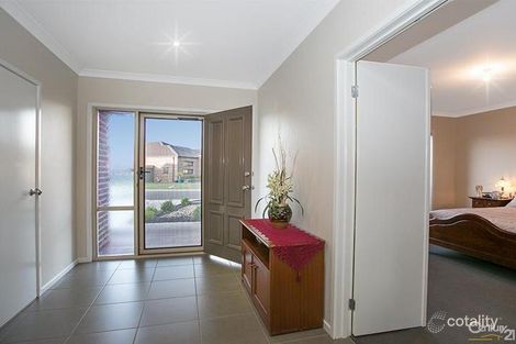 Property photo of 3 Howitt Place Pakenham VIC 3810