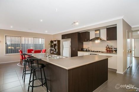 Property photo of 3 Howitt Place Pakenham VIC 3810