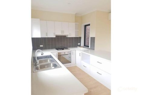 Property photo of 2/2 Sylvia Close Hillside VIC 3037
