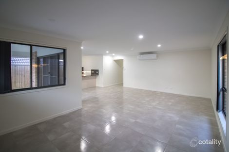 Property photo of 5 Maurie Pears Crescent Pimpama QLD 4209