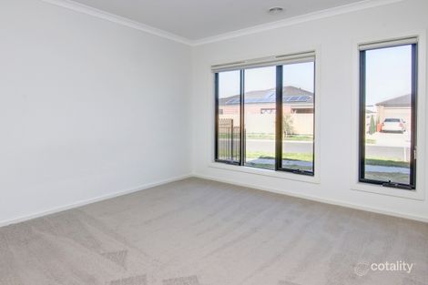 Property photo of 2 Fairlane Court Cranbourne East VIC 3977