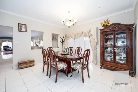 Property photo of 12 Cremorne Grove Taylors Hill VIC 3037