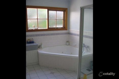 Property photo of 4 Mawarra Court Highton VIC 3216