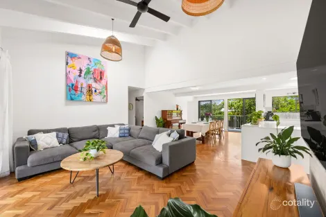 5 SEAVIEW CT, MAROOCHYDORE, QLD 4558