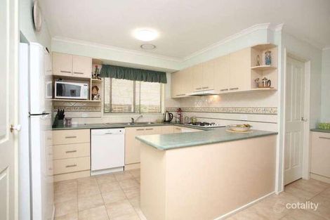 Property photo of 10 Eggleton Rise Rowville VIC 3178