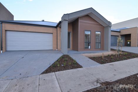 Property photo of 27 Queen Circuit Sunshine VIC 3020
