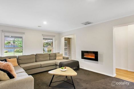 Property photo of 2 Petrel Place Berwick VIC 3806