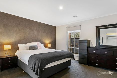 Property photo of 2 Petrel Place Berwick VIC 3806