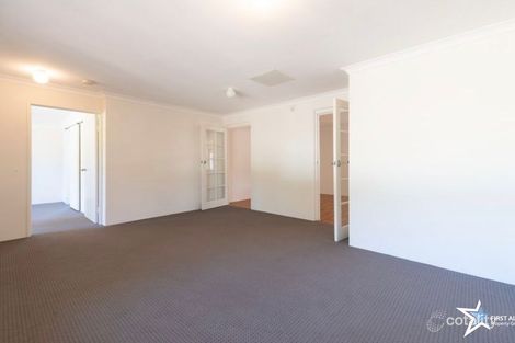 Property photo of 17 Grasstree Bend Banksia Grove WA 6031