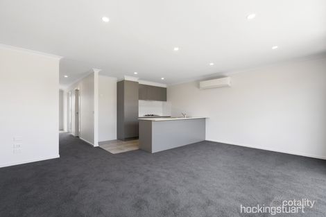 Property photo of 32 Heathwren View Werribee VIC 3030
