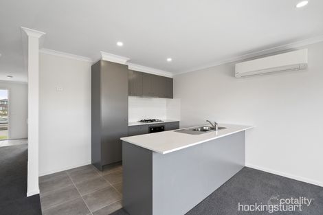 Property photo of 32 Heathwren View Werribee VIC 3030