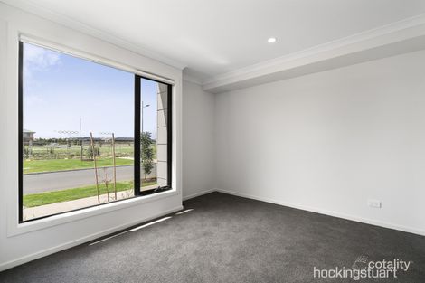 Property photo of 32 Heathwren View Werribee VIC 3030