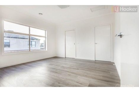 Property photo of 30 Clarendon Avenue Craigieburn VIC 3064