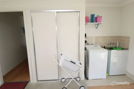 Property photo of 37 Parkes Drive Tenterfield NSW 2372