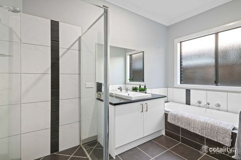 Property photo of 32 Flinders Park Drive Officer VIC 3809