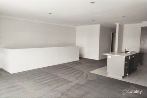 Property photo of 25/8 The Crossing Caroline Springs VIC 3023