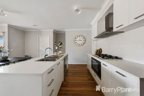 8 Peat Ave, Thornhill Park, VIC 3335
