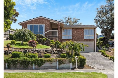 2 Bligh Ct, Endeavour Hills, VIC 3802