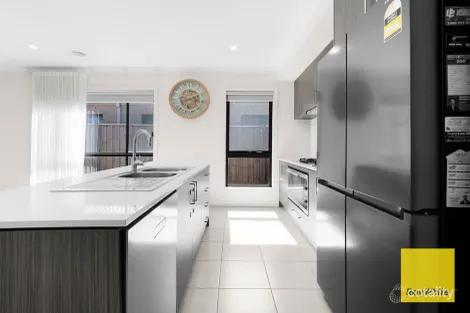 Property photo of 5 Isham Street Point Cook VIC 3030