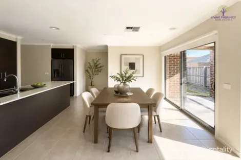 Property photo of 17 Allunga Way Werribee VIC 3030