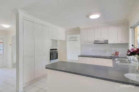 Property photo of 30 Swan Lake Crescent Calamvale QLD 4116
