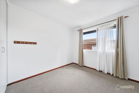 Property photo of 6 Hart Close Karabar NSW 2620