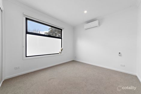 Property photo of 2 Rosario Place Mooroolbark VIC 3138