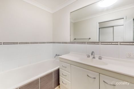 Property photo of 2/21 Amity Drive Rothwell QLD 4022