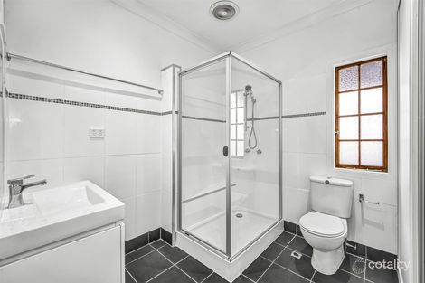 82 Riding Rd, Hawthorne, QLD 4171