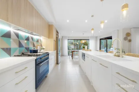 Property photo of 2 Bronzewing Court Langwarrin VIC 3910