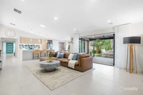 Property photo of 2 Bronzewing Court Langwarrin VIC 3910