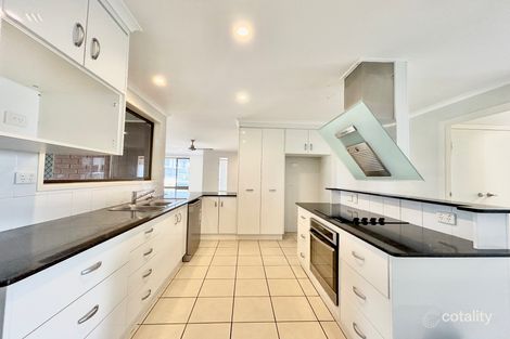Property photo of 11 Waratah Crescent Tannum Sands QLD 4680