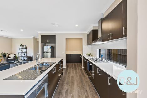 Property photo of 40 Castillo Avenue Clyde North VIC 3978