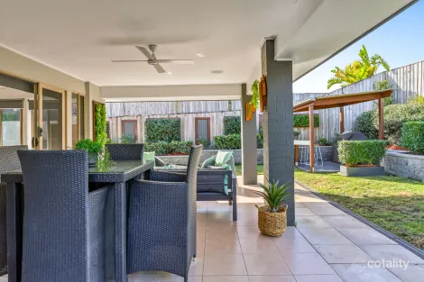 Property photo of 2 Sylvia Close Pacific Pines QLD 4211