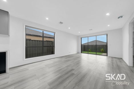 Property photo of 16 Ambigua Way Donnybrook VIC 3064