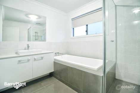 Property photo of 43 Essence Parkway Craigieburn VIC 3064