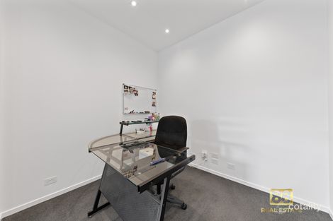 Property photo of 14 Faringdon Crescent Cranbourne North VIC 3977