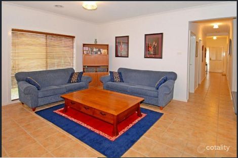 Property photo of 31 Hunts Cross Way Caroline Springs VIC 3023