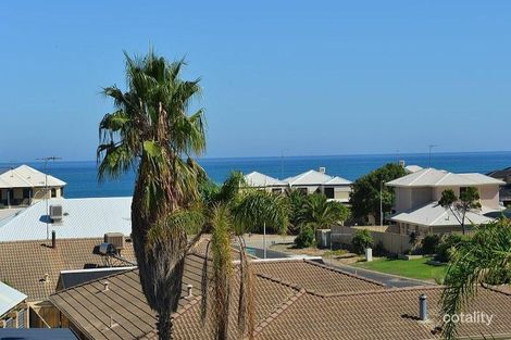 Property photo of 32 Hamilton Way Silver Sands WA 6210