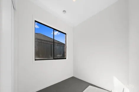 Property photo of 31 Samolus Street Mickleham VIC 3064