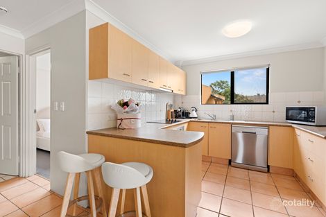 Property photo of 4/4 Oceanic Drive Mermaid Waters QLD 4218